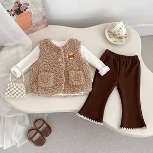 Ensemble d'hiver 3 pièces pour filles avec gilet polaire, haut blanc et pantalon évasé