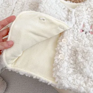 Gilet bébé en polaire blanche avec broderie lapin et doublure chaude