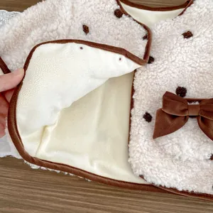 Set invernale per bambina con giacca calda in pile a pois e dettaglio con fiocco
