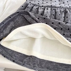 Mädchen Winterkleid Grau gepunktet mit warmem Fleecefutter und eleganten Rüschendetails