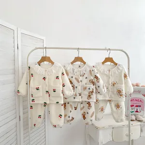Peuter Meisjes Winter Fleece Pyjama Kant Kraag Lange Mouw Top En Broek Warme Loungewear Beer Kers Print