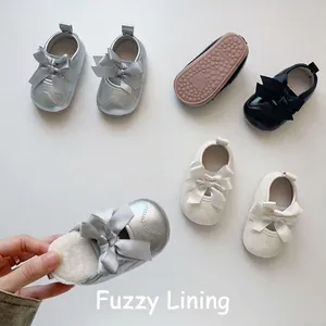 Chaussures de marche princesse pour bébé avec doublure en peluche et grand nœud décoratif