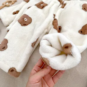 Pyjama d'hiver pour bébé en flanelle avec motifs d'ours et doublure chaude en peluche