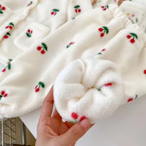 Winter pyjama met kersenprint van thermische fleece voor babymeisjes met dikke voering