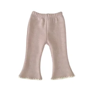 Pantaloni svasati in maglia rosa per bambine con elastico e bordi a onde bianchi
