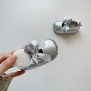 Chaussures bébé princesse d'hiver en argent métallisé avec nœud et doublure polaire