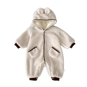 Winter Baby-Einteiler mit süßen Ohren und Kapuze aus weichem beigem Fleece