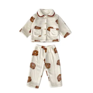 Ensemble pyjama d'hiver pour bambin en flanelle avec motifs d'ours brun sur fond crème