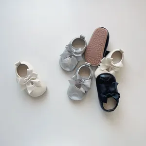 Chaussures de marche Mary Jane pour bébés avec nœuds et semelles antidérapantes colorées