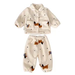 Winterse fleece pyjamaset voor peuterjongens met cartoon teckelprint in beige blauw