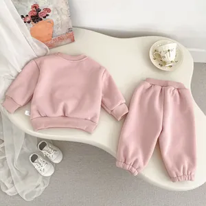 Ensemble thermique rose pour tout-petits avec sweat à côtes et pantalon de jogging