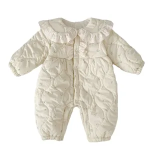 Blumiger Fleece-Winter-Einteiler für Babys mit Spitzenkragen und Steppfutter