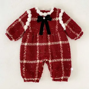 Barboteuse hiver bébé rouge style tweed avec col en fausse fourrure pour Noël