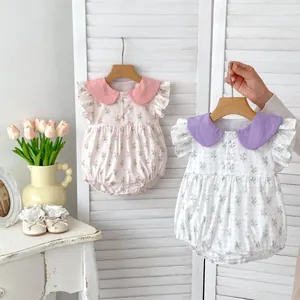 Barboteuse à fleurs pour bébés filles avec col Claudine et manches volantées rose et violet