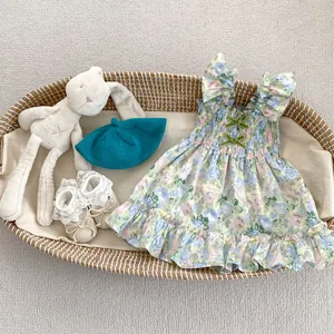 Ensemble robe fleurie pour bébé fille avec volants, nœuds en velours et béret