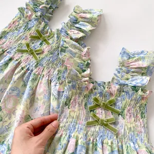 Robe fleurie pour fille avec buste smocké et volants, tenue d'été en coton doux respirant