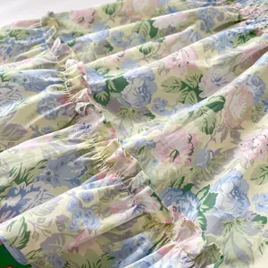 Robe fleurie pour bébé fille avec détails à volants étagés et manches à nœuds pastel