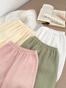 Détail de bloomers en gaze de coton pour bébés en plusieurs couleurs avec taille élastique