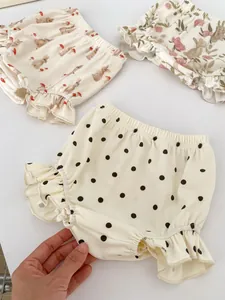 Détails de bloomers pour bébé avec motifs mignons de lapins, fleurs et pois classiques