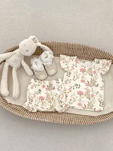 Tenue d'été pour bébé fille avec imprimé lapin fleuri et petites chaussures en dentelle