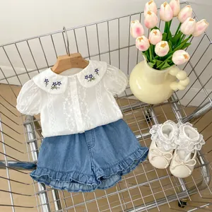 Mädchen Sommer Baumwollhemd mit Blumenstickerei, Jeansshorts und Spitzen-Babyschuhen