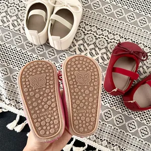 Βρεφικά παπούτσια Mary Jane με φιόγκους και αντιολισθητική σόλα από καουτσούκ σε τρία χρώματα
