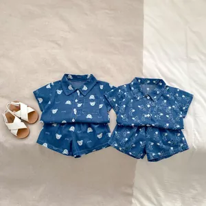 Completo estivo in denim da bambino con stampe di orsi e uccelli e pantaloncini abbinati