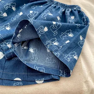 Completo estivo da bambino in denim blu con graziose stampe di orsetti bianchi