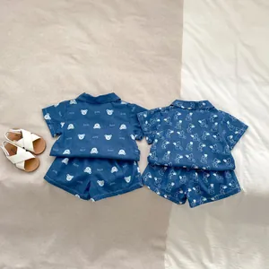 Set camicie e pantaloncini di jeans per bambini con simpatiche stampe di orsetti
