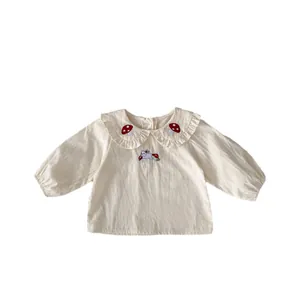 Camicia bimba crema con colletto Peter Pan e ricami di conigli e funghi