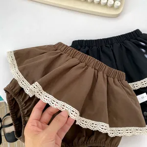Süße Baby-Baumwoll-Bloomers mit Spitzenbesatz und Rüschen im Braun-Schwarz-Set