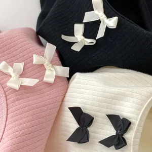 Süße Langarmshirts für Babys aus Rippstrick mit hübschen Schleifen in verschiedenen Farben