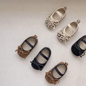 Baby Mary Jane Lauflernschuhe mit Leopardenmuster und Schwarz mit Zierschleifen