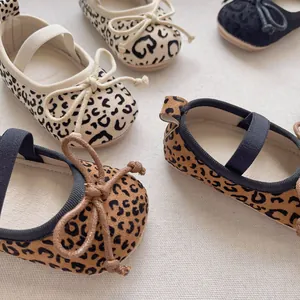 Baby Mädchen Mary Jane Schuhe mit Leopardenmuster, Schleife und weicher Sohle für Babys