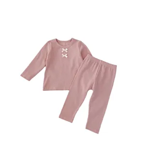 Babymädchen Loungewear-Set aus Rippstrick in Altrosa mit süßen Schleifen und langer Hose