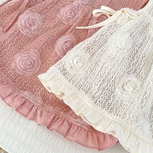 Robe body bébé à fleurs avec roses 3D et volants en dentelle délicate en rose et beige
