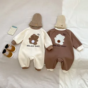 Ensemble barboteuse bébé en polaire avec broderie ours, bonnets en tricot et chaussures souples