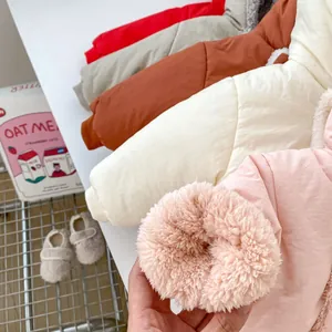 Détails du manteau d'hiver chaud avec doublure en polaire épaisse et poignets côtelés enfant