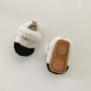 Chaussures de marche en peluche pour bébé, style panda, décor perles et semelles antidérapantes
