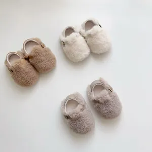 Plüschige Baby-Hausschuhe in Camel, Beige und Violett mit weicher rutschfester Sohle