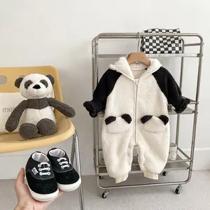 Tutina neonato con cappuccio panda e scarpe coordinate in morbido pile bicolore