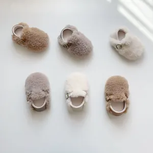 Details von Plüsch Baby Lauflernschuhen in Braun Grau und Beige mit verstellbaren Riemen