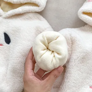 Baby-Kapuzenoberteil aus Fleece mit niedlichen Tierdetails und weichem Plüsch