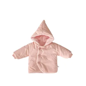 Veste à capuche hiver pour bébé en rose avec doublure polaire et boutons