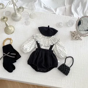 Ensemble cinq pièces bébé fille chemise florale vintage et short à bretelles noir chic
