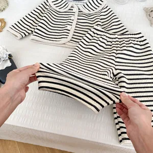 Ensemble rayé à manches longues pour filles avec taille élastique pour un confort décontracté