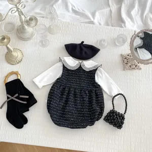 Flachbild von Kleinkind-Mädchen Tweed-Set mit Spitzenkragen-Hemd und Zubehör-Set