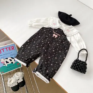 Conjunto de Dos Piezas de Overol Floral para Bebé Niña y Camisa Blanca de Manga Larga con Cuello de Volantes de Algodón