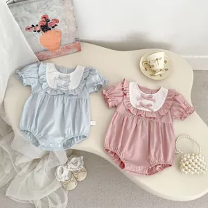 Barboteuses bébé avec manches bouffantes à nœuds et cols à volants, rose et bleu