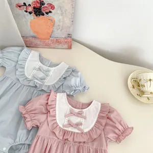 Bodys bébé en coton avec cols en dentelle et nœuds décoratifs en bleu et rose